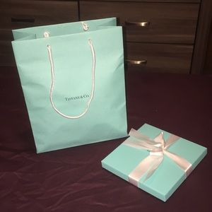 Tiffany & Co $200 Gift Card